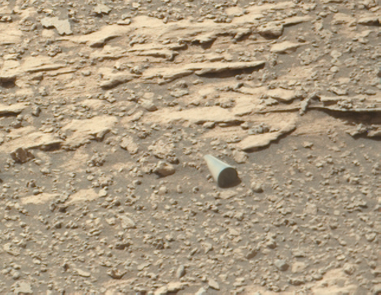 Cilindro misterioso fotografado em Marte